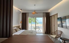 Penthouse & Apartments By The Sea Airport Airstay
